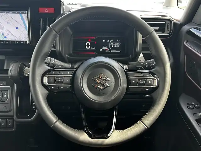 スズキ スペーシア カスタム HYBRID XS ターボ 福島県 2024(令6)年 0.7万km ピュアホワイトP スズキセーフティサポート/デュアルセンサーブレーキサポートII/アダプティブクルーズコントロール/車線維持支援機能/車線逸脱抑制機能/車線逸脱警報機能/ふらつき警報機能/標識認識機能/ハイビームアシスト/発進お知らせ機能/ヘッドアップディスプレイ/誤発進抑制機能/後方誤発進抑制機能/純正ナビゲーション/型番：CN-HZ885/【CD/DVD/SD/USB/BT/TV】/バックカメラ/ビルトインETC2.0/両側電動スライドドア/前席シートヒーター/ステアリングヒーター/ステアリングリモコン/パドルシフト/アイドリングストップ/リアサーキュレーター/シートバックテーブル/リアドアロールサンシェード/LEDオートライト/LEDフォグランプ/純正フロアマット/純正ドアバイザー