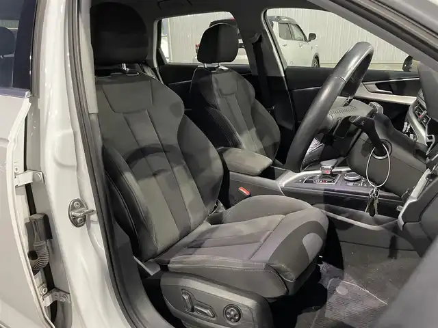 アウディ Ａ４ アバント 35TFSIスポーツ 千葉県 2019(令1)年 4.8万km グレイシアホワイトメタリック メーカーナビ/フルセグTV/Bluetooth/ETC2.0/クルーズコントロール/パドルシフト/ステアリングスイッチ/シートヒーター/スマートキー/純正フロアマット/パークアシスト/純正18インチアルミ/LEDヘッドライト
