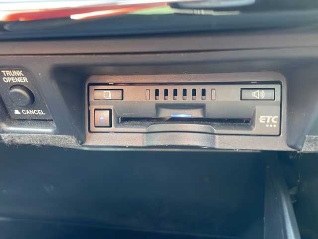 トヨタ クラウン ハイブリッド RS アドバンス Four 岩手県 2018(平30)年 2.6万km ホワイトパールクリスタルシャイン モデリスタフルエアロ(F/S/R)/純正18インチＡＷ付冬タイヤ積込/純正エンジンスターター/カードキー/純正メモリナビ/AM/FM/CD/DVD/Bluetooth/フルセグTV/純正オーディオ/トヨタセーフティセンス/バックカメラ/ETC2.0/レーダークルーズコントロール/衝突被害軽減ブレーキ/レーンキープアシスト/横滑り防止装置/前席パワーシート/オートライト/オートハイビーム/LEDヘッドライト/フォグランプ/スマートキー/プッシュスタート/電動格納ミラー/純正18インチAW/純正フロアマット/純正ドアバイザー/保証書/取扱説明書