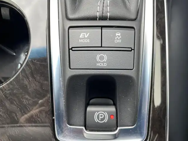 トヨタ クラウン ハイブリッド G－エグゼクティブ 熊本県 2018(平30)年 3.6万km プレシャスブラックパール 純正ナビ　BT/CD/DVD/SD/AM/FM/・フルセグTV/全方位カメラ/・バックカメラ/トヨタセーフティーセンス/全席パワーシート/D/Nシートヒーター、エアーシート/ビルトインETC/革巻きステアリング/・ステアリングヒーター/・ステアリングリモコン/・パドルシフト/電子パーキングブレーキ/・オートブレーキホールド/プッシュスタート/・スマートキー/・スペアキー×１/・カードキー/純正AW/純正フロアマット/純正ドアバイザー/ロールサンシェード