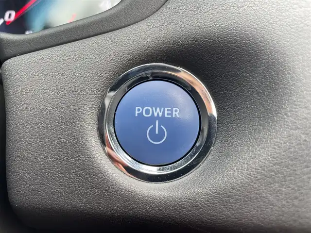 トヨタ クラウン ハイブリッド G－エグゼクティブ 熊本県 2018(平30)年 3.6万km プレシャスブラックパール 純正ナビ　BT/CD/DVD/SD/AM/FM/・フルセグTV/全方位カメラ/・バックカメラ/トヨタセーフティーセンス/全席パワーシート/D/Nシートヒーター、エアーシート/ビルトインETC/革巻きステアリング/・ステアリングヒーター/・ステアリングリモコン/・パドルシフト/電子パーキングブレーキ/・オートブレーキホールド/プッシュスタート/・スマートキー/・スペアキー×１/・カードキー/純正AW/純正フロアマット/純正ドアバイザー/ロールサンシェード