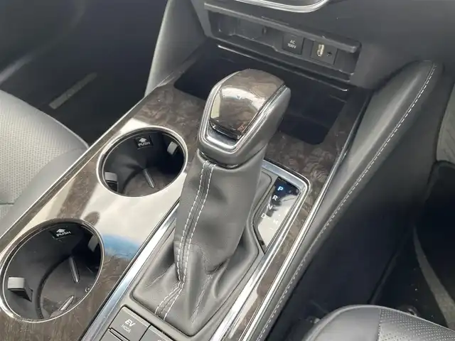 トヨタ クラウン ハイブリッド G－エグゼクティブ 熊本県 2018(平30)年 3.6万km プレシャスブラックパール 純正ナビ　BT/CD/DVD/SD/AM/FM/・フルセグTV/全方位カメラ/・バックカメラ/トヨタセーフティーセンス/全席パワーシート/D/Nシートヒーター、エアーシート/ビルトインETC/革巻きステアリング/・ステアリングヒーター/・ステアリングリモコン/・パドルシフト/電子パーキングブレーキ/・オートブレーキホールド/プッシュスタート/・スマートキー/・スペアキー×１/・カードキー/純正AW/純正フロアマット/純正ドアバイザー/ロールサンシェード