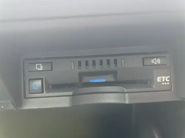 トヨタ クラウン ハイブリッド G－エグゼクティブ 熊本県 2018(平30)年 3.6万km プレシャスブラックパール 純正ナビ　BT/CD/DVD/SD/AM/FM/・フルセグTV/全方位カメラ/・バックカメラ/トヨタセーフティーセンス/全席パワーシート/D/Nシートヒーター、エアーシート/ビルトインETC/革巻きステアリング/・ステアリングヒーター/・ステアリングリモコン/・パドルシフト/電子パーキングブレーキ/・オートブレーキホールド/プッシュスタート/・スマートキー/・スペアキー×１/・カードキー/純正AW/純正フロアマット/純正ドアバイザー/ロールサンシェード