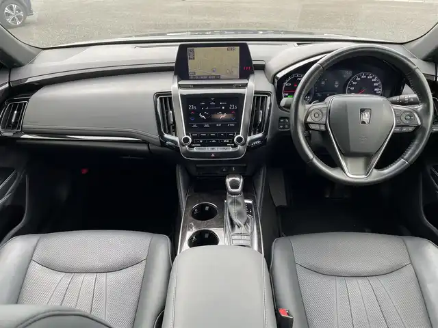 トヨタ クラウン ハイブリッド G－エグゼクティブ 熊本県 2018(平30)年 3.6万km プレシャスブラックパール 純正ナビ　BT/CD/DVD/SD/AM/FM/・フルセグTV/全方位カメラ/・バックカメラ/トヨタセーフティーセンス/全席パワーシート/D/Nシートヒーター、エアーシート/ビルトインETC/革巻きステアリング/・ステアリングヒーター/・ステアリングリモコン/・パドルシフト/電子パーキングブレーキ/・オートブレーキホールド/プッシュスタート/・スマートキー/・スペアキー×１/・カードキー/純正AW/純正フロアマット/純正ドアバイザー/ロールサンシェード