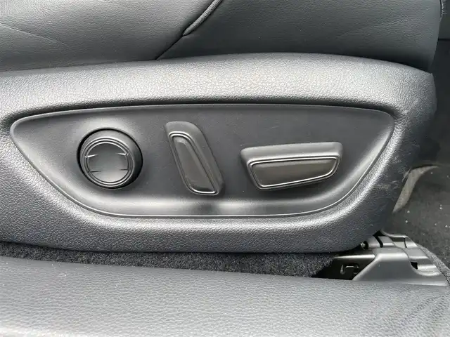 トヨタ クラウン ハイブリッド G－エグゼクティブ 熊本県 2018(平30)年 3.6万km プレシャスブラックパール 純正ナビ　BT/CD/DVD/SD/AM/FM/・フルセグTV/全方位カメラ/・バックカメラ/トヨタセーフティーセンス/全席パワーシート/D/Nシートヒーター、エアーシート/ビルトインETC/革巻きステアリング/・ステアリングヒーター/・ステアリングリモコン/・パドルシフト/電子パーキングブレーキ/・オートブレーキホールド/プッシュスタート/・スマートキー/・スペアキー×１/・カードキー/純正AW/純正フロアマット/純正ドアバイザー/ロールサンシェード