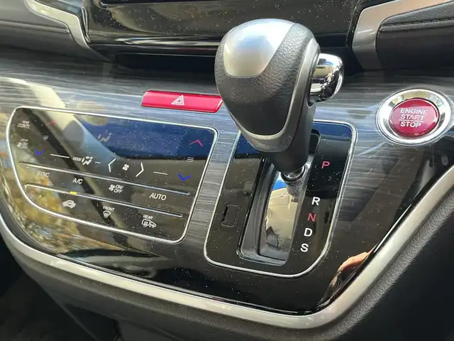 ホンダ オデッセイ アブソルート・EXホンダセンジング 栃木県 2016(平28)年 11.6万km クリスタルブラックパール (株)IDOMが運営する【じしゃロン宇都宮店】の自社ローン専用車両になります。こちらは現金またはオートローンご利用時の価格です。自社ローンご希望の方は別途その旨お申付け下さい/純正ナビ/バックカメラ/フルセグ/Ｂｌｕｅｔｏｏｔｈ/ＥＴＣ/両側パワースライドドア/クルーズコントロール/パドルシフト/ＬＥＤヘッドライト/オートライト/ハーフレザーシート/パワーシート