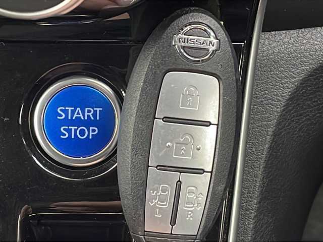 日産 セレナ e－パワー ハイウェイスター V 三重県 2022(令4)年 3.9万km ダイヤモンドブラック 純正ナビ/　・フルセグTV/　・CD/DVD/　・Bluetooth接続/　・HDMI/　・USB/　・AM/FMラジオ/アラウンドビューモニター/ビルトインETC/ドライブレコーダー/プロパイロット/追従式クルーズコントロール/両側パワースライドドア/コーナーセンサー/純正１６インチアルミ/純正フロアマット/プッシュスタート/スマートキー/保証書/整備記録簿/取扱説明書/横滑り防止/ドライブレコーダー/フリップダウンモニター/電動格納ミラー/禁煙車/LEDヘッドライト/フォグライト/アイドリングストップ/衝突軽減ブレーキ/ウィンカーミラー/純正フロアマット