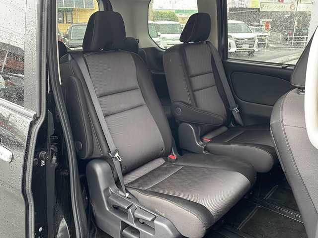 日産 セレナ e－パワー ハイウェイスター V 三重県 2022(令4)年 3.9万km ダイヤモンドブラック 純正ナビ/　・フルセグTV/　・CD/DVD/　・Bluetooth接続/　・HDMI/　・USB/　・AM/FMラジオ/アラウンドビューモニター/ビルトインETC/ドライブレコーダー/プロパイロット/追従式クルーズコントロール/両側パワースライドドア/コーナーセンサー/純正１６インチアルミ/純正フロアマット/プッシュスタート/スマートキー/保証書/整備記録簿/取扱説明書/横滑り防止/ドライブレコーダー/フリップダウンモニター/電動格納ミラー/禁煙車/LEDヘッドライト/フォグライト/アイドリングストップ/衝突軽減ブレーキ/ウィンカーミラー/純正フロアマット