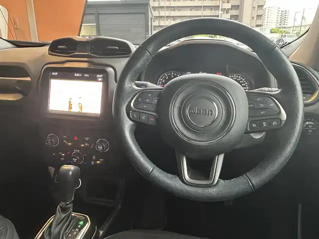 クライスラー・ジープ ジープ レネゲード リミテッド 高知県 2019(令1)年 3万km アンヴィルクリアコート 純正メモリナビ/（BT・フルセグ・USB・AUX）/黒革シート/パワーシート（D/N席）/シートヒーター（D/N席）/ステアリングヒーター/ブラインドスポットモニター/レーンセンス/衝突軽減ブレーキ/衝突警告/バックカメラ/ACC/ETC/ルーフレール/純正フロアマット/純正17インチAW/ステアリングスイッチ