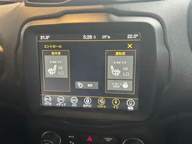 クライスラー・ジープ ジープ レネゲード リミテッド 高知県 2019(令1)年 3万km アンヴィルクリアコート 純正メモリナビ/（BT・フルセグ・USB・AUX）/黒革シート/パワーシート（D/N席）/シートヒーター（D/N席）/ステアリングヒーター/ブラインドスポットモニター/レーンセンス/衝突軽減ブレーキ/衝突警告/バックカメラ/ACC/ETC/ルーフレール/純正フロアマット/純正17インチAW/ステアリングスイッチ