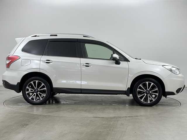スバル フォレスター 2．0i－L アイサイト 道央・札幌 2013(平25)年 10万km サテンホワイトパール ・4WD/・社外HDDナビ&フルセグ&HDD&SD&CD&DVD&ipod/・衝突軽減ブレーキ/・車線逸脱警報機能/・レーダークルーズコントロール/・バックカメラ/・革巻きステアリング/・パドルシフト/・シートヒーター/・パワーシート/・ヘッドライトレベライザー/・キセノンヘッドライト/・フォグランプ/・ルーフレール/・X MODE/・横滑り防止/・スペアキー/・スマートキー/・アイドリングストップ/・プッシュスタート