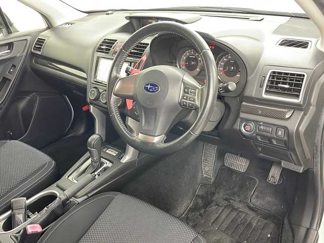 スバル フォレスター 2．0i－L アイサイト 道央・札幌 2013(平25)年 10万km サテンホワイトパール ・4WD/・社外HDDナビ&フルセグ&HDD&SD&CD&DVD&ipod/・衝突軽減ブレーキ/・車線逸脱警報機能/・レーダークルーズコントロール/・バックカメラ/・革巻きステアリング/・パドルシフト/・シートヒーター/・パワーシート/・ヘッドライトレベライザー/・キセノンヘッドライト/・フォグランプ/・ルーフレール/・X MODE/・横滑り防止/・スペアキー/・スマートキー/・アイドリングストップ/・プッシュスタート