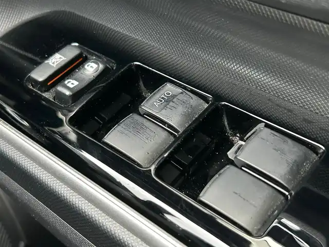 トヨタ アクア クロスオーバー グラム 岩手県 2020(令2)年 6.4万km オリーブマイカM トヨタセーフティセンス/　・プリクラッシュセーフティ/　・レーンディパーチャーアラート/　・オートマチックハイビーム/　・レーダークルーズコントロール/純正メモリナビ　/　　CD/BT/パノラミックビューモニター/バックカメラ/合皮ハーフレザーシート/シートヒーター/純正16インチアルミホイール/ルーフレール/オートエアコン/アイドリングストップ/スマートキー/ビルトインETC