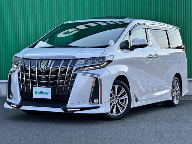 トヨタ アルファード S タイプゴールドⅡ 宮城県 2022(令4)年 4万km ホワイトパールクリスタルシャイン ツインムーンルーフ/デジタルインナーミラー/ブラインドスポットモニター/パーキングサポートブレーキ（後方接近車両）/スペアタイヤ/＝＝＝/TRDエアロ（F/S/R）/TRDマフラー/セーフティセンス/・プリクラッシュセーフティ/・レーントレーシングアシスト/・ロードサインアシスト/・アダプティブハイビームシステム/・レーダークルーズコントロール（全車速追従機能付）/パーキングサポートブレーキ（前後方静止物）/9インチディスプレイオーディオ/・ナビ機能付/・Bluetooth/・フルセグTV/バックカメラ/ビルトインETC/AC100V/100Wコンセント/パワーバックドア/両側パワースライドドア/ハーフレザーシート/ウッドコンビステアリング/電動パーキングブレーキ/ブレーキホールド/3眼LEDヘッドランプ/シーケンシャルターンランプ/スマートキー＆プッシュスタート/純正18インチAW/フロアマット/ドアバイザー/W/サイド/カーテンエアバッグ