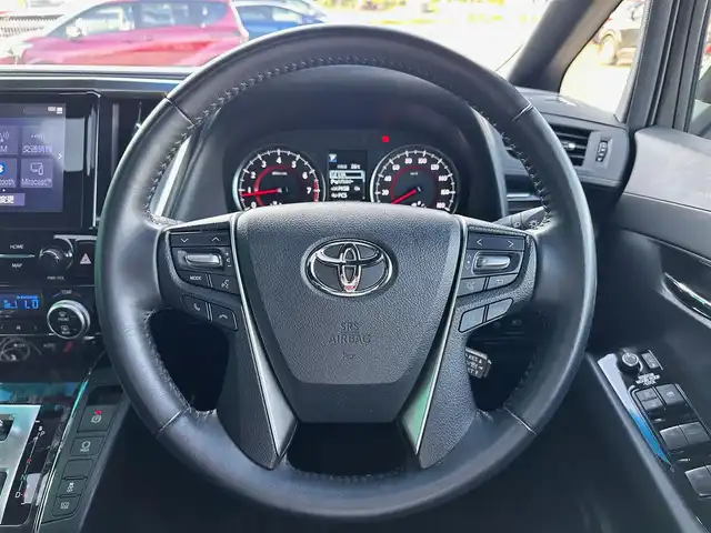トヨタ アルファード S タイプゴールドⅡ 宮城県 2022(令4)年 4万km ホワイトパールクリスタルシャイン ツインムーンルーフ/デジタルインナーミラー/ブラインドスポットモニター/パーキングサポートブレーキ（後方接近車両）/スペアタイヤ/＝＝＝/TRDエアロ（F/S/R）/TRDマフラー/セーフティセンス/・プリクラッシュセーフティ/・レーントレーシングアシスト/・ロードサインアシスト/・アダプティブハイビームシステム/・レーダークルーズコントロール（全車速追従機能付）/パーキングサポートブレーキ（前後方静止物）/9インチディスプレイオーディオ/・ナビ機能付/・Bluetooth/・フルセグTV/バックカメラ/ビルトインETC/AC100V/100Wコンセント/パワーバックドア/両側パワースライドドア/ハーフレザーシート/ウッドコンビステアリング/電動パーキングブレーキ/ブレーキホールド/3眼LEDヘッドランプ/シーケンシャルターンランプ/スマートキー＆プッシュスタート/純正18インチAW/フロアマット/ドアバイザー/W/サイド/カーテンエアバッグ