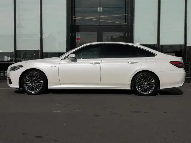 トヨタ クラウン ハイブリッド G－エグゼクティブ 茨城県 2018(平30)年 5.7万km ホワイトパールクリスタルシャイン 純正ナビ/【AM・FM・SD・DISC・USB・BT・AUX・TV】/パーキングアシスト/パワーシート/シートメモリ/シートヒーター/エアシート/ステアリングヒーター/BSM/HUD/パドルシフト/レーダークルコン/ETC2.0/全方位カメラ/前後コーナーセンサー/スマートルームミラー