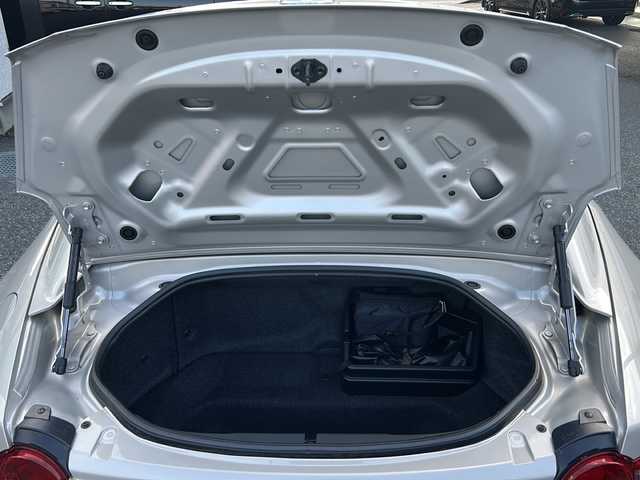マツダ ロードスター ＲＦ S 埼玉県 2023(令5)年 0.7万km プラチナクォーツメタリック ワンオーナー/バックカメラ/クルーズコントロール/プッシュスタート/ETC/運転席エアバッグ	/助手席エアバッグ	/サイドエアバッグ	/ＡＢＳ（アンチロックブレーキ）	/トラクションコントロール	/前席シートベルトプリテンショナー	/前席シートベルトフォースリミッター	/サイドインパクトバー	/ブレーキアシスト	/衝突安全ボディ	/EBD	/盗難防止装置/エアコン	フルオート/パワーウィンド	/集中ドアロック	/ステアリングホイールテレスコピック機構	/ステアリングホイールチルト	/クルーズコントロール	/本革巻きステアリング	/アルミホイール	17インチ/横滑り防止装置	/衝突防止装置	/衝突防止装置名称	スマート・シティ・ブレーキ・サポート/衝突軽減装置	/ヒルスタートアシスト	/レインセンサー	/クリアランスソナー/アイドリングストップ/AUX入力端子	/USB入力端子/シートヒーター運転席