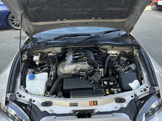 マツダ ロードスター ＲＦ S 埼玉県 2023(令5)年 0.7万km プラチナクォーツメタリック ワンオーナー/バックカメラ/クルーズコントロール/プッシュスタート/ETC/運転席エアバッグ	/助手席エアバッグ	/サイドエアバッグ	/ＡＢＳ（アンチロックブレーキ）	/トラクションコントロール	/前席シートベルトプリテンショナー	/前席シートベルトフォースリミッター	/サイドインパクトバー	/ブレーキアシスト	/衝突安全ボディ	/EBD	/盗難防止装置/エアコン	フルオート/パワーウィンド	/集中ドアロック	/ステアリングホイールテレスコピック機構	/ステアリングホイールチルト	/クルーズコントロール	/本革巻きステアリング	/アルミホイール	17インチ/横滑り防止装置	/衝突防止装置	/衝突防止装置名称	スマート・シティ・ブレーキ・サポート/衝突軽減装置	/ヒルスタートアシスト	/レインセンサー	/クリアランスソナー/アイドリングストップ/AUX入力端子	/USB入力端子/シートヒーター運転席