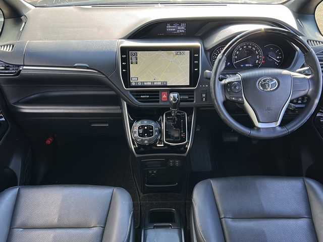 トヨタ エスクァイア Gi 岐阜県 2020(令2)年 4.8万km ブラック 登録時走行距離48345km/純正１０型ナビ/フルセグＴＶ/バックカメラ/後席フリップダウンモニター/ハーフレザーシート/シートヒータ/両側パワースライドドア/クルーズコントロール/ＥＴＣ/ＵＳＢ/Ｂｌｕｅ　ｔｏｏｔｈ/MT付きAT/ドアバイザー/スマホホルダー/プッシュスタート/スマートキー/ABS/横滑り防止装置/レーンキープアシスト/盗難防止装置/オートライト/オートマチックハイビーム/エアバッグ/衝突被害軽減システム