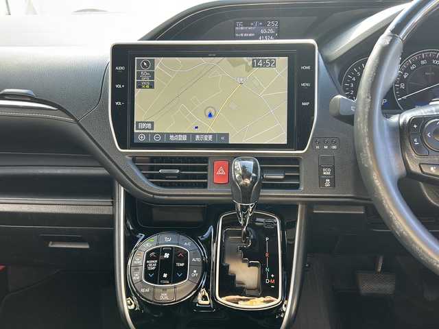 トヨタ エスクァイア Gi 岐阜県 2020(令2)年 4.8万km ブラック 登録時走行距離48345km/純正１０型ナビ/フルセグＴＶ/バックカメラ/後席フリップダウンモニター/ハーフレザーシート/シートヒータ/両側パワースライドドア/クルーズコントロール/ＥＴＣ/ＵＳＢ/Ｂｌｕｅ　ｔｏｏｔｈ/MT付きAT/ドアバイザー/スマホホルダー/プッシュスタート/スマートキー/ABS/横滑り防止装置/レーンキープアシスト/盗難防止装置/オートライト/オートマチックハイビーム/エアバッグ/衝突被害軽減システム