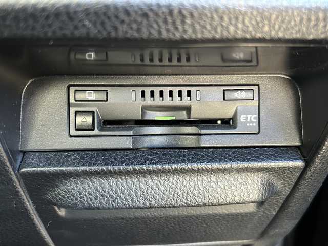 トヨタ エスクァイア Gi 岐阜県 2020(令2)年 4.8万km ブラック 登録時走行距離48345km/純正１０型ナビ/フルセグＴＶ/バックカメラ/後席フリップダウンモニター/ハーフレザーシート/シートヒータ/両側パワースライドドア/クルーズコントロール/ＥＴＣ/ＵＳＢ/Ｂｌｕｅ　ｔｏｏｔｈ/MT付きAT/ドアバイザー/スマホホルダー/プッシュスタート/スマートキー/ABS/横滑り防止装置/レーンキープアシスト/盗難防止装置/オートライト/オートマチックハイビーム/エアバッグ/衝突被害軽減システム