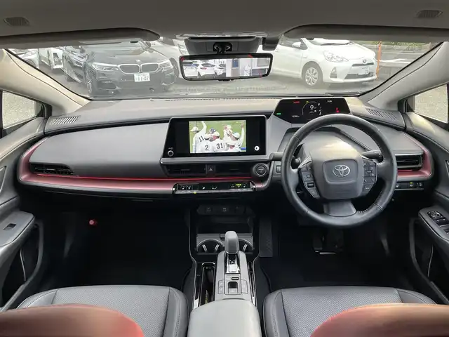 トヨタ プリウス Z 兵庫県 2023(令5)年 1.6万km アティチュードブラックマイカ ・ワンオーナー/・内装：アマチュアレッド/・モデリスタエアロ（NEO ADVANCE STYLE）//フロントスポイラー/サイドスカート//サイドガーニッシュ/リヤスタイリングキット//シグネチャーイルミ/・クールシャインキット//ヘッドライトガーニッシュ//サイドドアガーニッシュ//ドアハンドルガーニッシュ/・メーカーOP デジタルインナーミラー/・メーカーOP ドライブレコーダー前後/・メーカーOP 周辺車両接近時サポート/・メーカーOP ディスプレイオーディオ（コネクティッドナビ対応）Plus/・ディーラーOP HDMI入力端子/・地デジ/BT/USB/Miracast/・パノラミックビューモニター（床下透過式）/・ステアリングリモコン/・合皮シート（D席電動/前席ヒーター/ベンチレーション）/・ステアリングヒーター/・ワイヤレス充電器/・ビルトインETC/・AC100V電源/・パワーバックドア/・純正19インチAW//PCS/LTA/LDA/BSM/PDA/RSA//レーダークルーズコントロール/RCTA/RCD//SEA/PKSB/FCTA/LCA/AHB//Advanced Park/TMN//クリアランスソナー