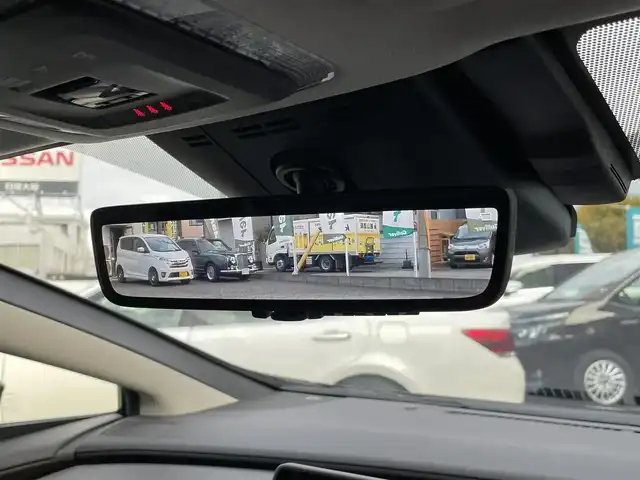 トヨタ プリウス Z 兵庫県 2023(令5)年 1.6万km アティチュードブラックマイカ ・ワンオーナー/・内装：アマチュアレッド/・モデリスタエアロ（NEO ADVANCE STYLE）//フロントスポイラー/サイドスカート//サイドガーニッシュ/リヤスタイリングキット//シグネチャーイルミ/・クールシャインキット//ヘッドライトガーニッシュ//サイドドアガーニッシュ//ドアハンドルガーニッシュ/・メーカーOP デジタルインナーミラー/・メーカーOP ドライブレコーダー前後/・メーカーOP 周辺車両接近時サポート/・メーカーOP ディスプレイオーディオ（コネクティッドナビ対応）Plus/・ディーラーOP HDMI入力端子/・地デジ/BT/USB/Miracast/・パノラミックビューモニター（床下透過式）/・ステアリングリモコン/・合皮シート（D席電動/前席ヒーター/ベンチレーション）/・ステアリングヒーター/・ワイヤレス充電器/・ビルトインETC/・AC100V電源/・パワーバックドア/・純正19インチAW//PCS/LTA/LDA/BSM/PDA/RSA//レーダークルーズコントロール/RCTA/RCD//SEA/PKSB/FCTA/LCA/AHB//Advanced Park/TMN//クリアランスソナー