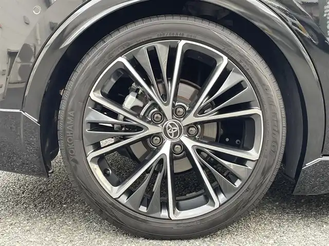 トヨタ プリウス Z 兵庫県 2023(令5)年 1.6万km アティチュードブラックマイカ ・ワンオーナー/・内装：アマチュアレッド/・モデリスタエアロ（NEO ADVANCE STYLE）//フロントスポイラー/サイドスカート//サイドガーニッシュ/リヤスタイリングキット//シグネチャーイルミ/・クールシャインキット//ヘッドライトガーニッシュ//サイドドアガーニッシュ//ドアハンドルガーニッシュ/・メーカーOP デジタルインナーミラー/・メーカーOP ドライブレコーダー前後/・メーカーOP 周辺車両接近時サポート/・メーカーOP ディスプレイオーディオ（コネクティッドナビ対応）Plus/・ディーラーOP HDMI入力端子/・地デジ/BT/USB/Miracast/・パノラミックビューモニター（床下透過式）/・ステアリングリモコン/・合皮シート（D席電動/前席ヒーター/ベンチレーション）/・ステアリングヒーター/・ワイヤレス充電器/・ビルトインETC/・AC100V電源/・パワーバックドア/・純正19インチAW//PCS/LTA/LDA/BSM/PDA/RSA//レーダークルーズコントロール/RCTA/RCD//SEA/PKSB/FCTA/LCA/AHB//Advanced Park/TMN//クリアランスソナー