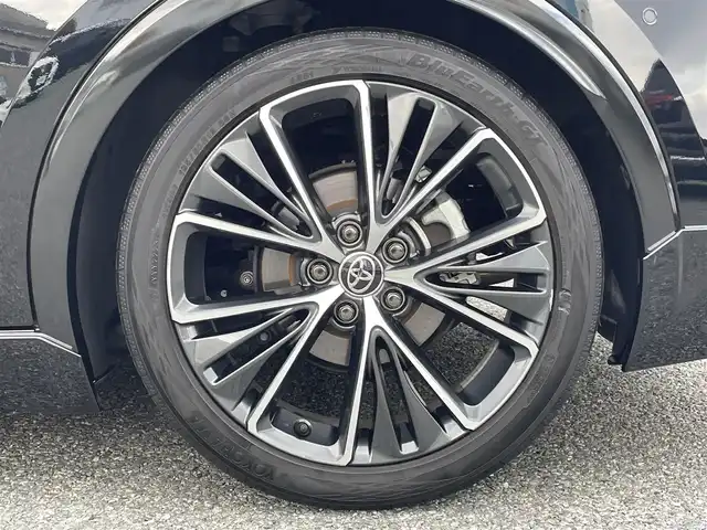 トヨタ プリウス Z 兵庫県 2023(令5)年 1.6万km アティチュードブラックマイカ ・ワンオーナー/・内装：アマチュアレッド/・モデリスタエアロ（NEO ADVANCE STYLE）//フロントスポイラー/サイドスカート//サイドガーニッシュ/リヤスタイリングキット//シグネチャーイルミ/・クールシャインキット//ヘッドライトガーニッシュ//サイドドアガーニッシュ//ドアハンドルガーニッシュ/・メーカーOP デジタルインナーミラー/・メーカーOP ドライブレコーダー前後/・メーカーOP 周辺車両接近時サポート/・メーカーOP ディスプレイオーディオ（コネクティッドナビ対応）Plus/・ディーラーOP HDMI入力端子/・地デジ/BT/USB/Miracast/・パノラミックビューモニター（床下透過式）/・ステアリングリモコン/・合皮シート（D席電動/前席ヒーター/ベンチレーション）/・ステアリングヒーター/・ワイヤレス充電器/・ビルトインETC/・AC100V電源/・パワーバックドア/・純正19インチAW//PCS/LTA/LDA/BSM/PDA/RSA//レーダークルーズコントロール/RCTA/RCD//SEA/PKSB/FCTA/LCA/AHB//Advanced Park/TMN//クリアランスソナー