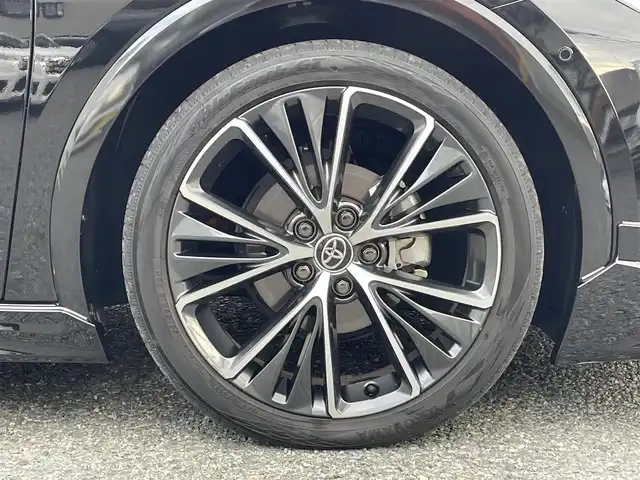 トヨタ プリウス Z 兵庫県 2023(令5)年 1.6万km アティチュードブラックマイカ ・ワンオーナー/・内装：アマチュアレッド/・モデリスタエアロ（NEO ADVANCE STYLE）//フロントスポイラー/サイドスカート//サイドガーニッシュ/リヤスタイリングキット//シグネチャーイルミ/・クールシャインキット//ヘッドライトガーニッシュ//サイドドアガーニッシュ//ドアハンドルガーニッシュ/・メーカーOP デジタルインナーミラー/・メーカーOP ドライブレコーダー前後/・メーカーOP 周辺車両接近時サポート/・メーカーOP ディスプレイオーディオ（コネクティッドナビ対応）Plus/・ディーラーOP HDMI入力端子/・地デジ/BT/USB/Miracast/・パノラミックビューモニター（床下透過式）/・ステアリングリモコン/・合皮シート（D席電動/前席ヒーター/ベンチレーション）/・ステアリングヒーター/・ワイヤレス充電器/・ビルトインETC/・AC100V電源/・パワーバックドア/・純正19インチAW//PCS/LTA/LDA/BSM/PDA/RSA//レーダークルーズコントロール/RCTA/RCD//SEA/PKSB/FCTA/LCA/AHB//Advanced Park/TMN//クリアランスソナー