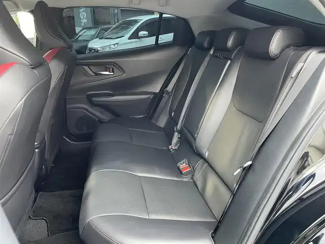 トヨタ プリウス Z 兵庫県 2023(令5)年 1.6万km アティチュードブラックマイカ ・ワンオーナー/・内装：アマチュアレッド/・モデリスタエアロ（NEO ADVANCE STYLE）//フロントスポイラー/サイドスカート//サイドガーニッシュ/リヤスタイリングキット//シグネチャーイルミ/・クールシャインキット//ヘッドライトガーニッシュ//サイドドアガーニッシュ//ドアハンドルガーニッシュ/・メーカーOP デジタルインナーミラー/・メーカーOP ドライブレコーダー前後/・メーカーOP 周辺車両接近時サポート/・メーカーOP ディスプレイオーディオ（コネクティッドナビ対応）Plus/・ディーラーOP HDMI入力端子/・地デジ/BT/USB/Miracast/・パノラミックビューモニター（床下透過式）/・ステアリングリモコン/・合皮シート（D席電動/前席ヒーター/ベンチレーション）/・ステアリングヒーター/・ワイヤレス充電器/・ビルトインETC/・AC100V電源/・パワーバックドア/・純正19インチAW//PCS/LTA/LDA/BSM/PDA/RSA//レーダークルーズコントロール/RCTA/RCD//SEA/PKSB/FCTA/LCA/AHB//Advanced Park/TMN//クリアランスソナー