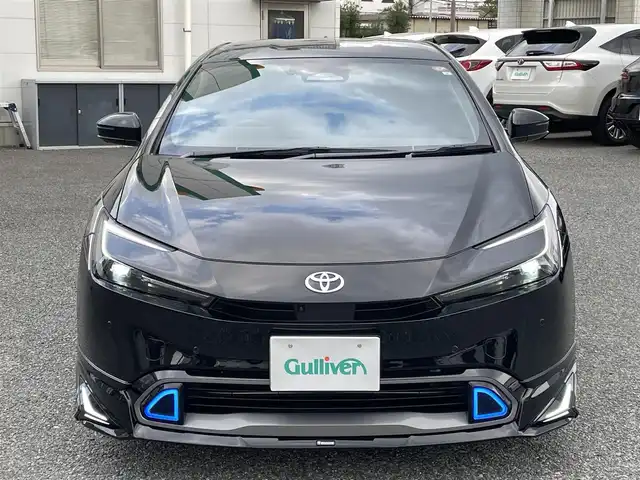 トヨタ プリウス Z 兵庫県 2023(令5)年 1.6万km アティチュードブラックマイカ ・ワンオーナー/・内装：アマチュアレッド/・モデリスタエアロ（NEO ADVANCE STYLE）//フロントスポイラー/サイドスカート//サイドガーニッシュ/リヤスタイリングキット//シグネチャーイルミ/・クールシャインキット//ヘッドライトガーニッシュ//サイドドアガーニッシュ//ドアハンドルガーニッシュ/・メーカーOP デジタルインナーミラー/・メーカーOP ドライブレコーダー前後/・メーカーOP 周辺車両接近時サポート/・メーカーOP ディスプレイオーディオ（コネクティッドナビ対応）Plus/・ディーラーOP HDMI入力端子/・地デジ/BT/USB/Miracast/・パノラミックビューモニター（床下透過式）/・ステアリングリモコン/・合皮シート（D席電動/前席ヒーター/ベンチレーション）/・ステアリングヒーター/・ワイヤレス充電器/・ビルトインETC/・AC100V電源/・パワーバックドア/・純正19インチAW//PCS/LTA/LDA/BSM/PDA/RSA//レーダークルーズコントロール/RCTA/RCD//SEA/PKSB/FCTA/LCA/AHB//Advanced Park/TMN//クリアランスソナー