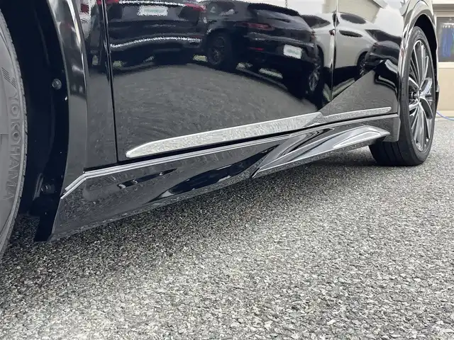 トヨタ プリウス Z 兵庫県 2023(令5)年 1.6万km アティチュードブラックマイカ ・ワンオーナー/・内装：アマチュアレッド/・モデリスタエアロ（NEO ADVANCE STYLE）//フロントスポイラー/サイドスカート//サイドガーニッシュ/リヤスタイリングキット//シグネチャーイルミ/・クールシャインキット//ヘッドライトガーニッシュ//サイドドアガーニッシュ//ドアハンドルガーニッシュ/・メーカーOP デジタルインナーミラー/・メーカーOP ドライブレコーダー前後/・メーカーOP 周辺車両接近時サポート/・メーカーOP ディスプレイオーディオ（コネクティッドナビ対応）Plus/・ディーラーOP HDMI入力端子/・地デジ/BT/USB/Miracast/・パノラミックビューモニター（床下透過式）/・ステアリングリモコン/・合皮シート（D席電動/前席ヒーター/ベンチレーション）/・ステアリングヒーター/・ワイヤレス充電器/・ビルトインETC/・AC100V電源/・パワーバックドア/・純正19インチAW//PCS/LTA/LDA/BSM/PDA/RSA//レーダークルーズコントロール/RCTA/RCD//SEA/PKSB/FCTA/LCA/AHB//Advanced Park/TMN//クリアランスソナー