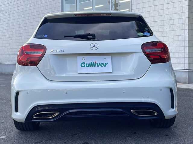 メルセデス・ベンツ Ａ１８０ スポーツ 岡山県 2016(平28)年 3.2万km ポーラホワイト AMGスタイリングパッケージ/・AMGフロントサイドリヤアンダーバンパー/・AMG5ツインスポーク/・本革巻スポーツステアリング/レーダーセーフティパッケージ/・ブラインドスポットアシスト/・ディスタンスパイロットディストロニック/・レーンキーピングアシスト/・PRE‐SAFE/ベーシックパッケージ/・メモリ付きフルオートシート/・ランバーサポート/・クライメートコントロール/・サングラスケース/・後席アームレスト/・アンダーシートボックス/・後席カップホルダー/・シートバックポケット/・トランクスルー機能/・ラゲッジルーム12V電源ソケット/・リバース機能付きドアミラー/MercedesBenzロゴ入りブレーキキャリパー/ダイヤモンドグリル/HDDナビ/フルセグTV　DVD CD SD Bluetooth/バックカメラ/シートヒーター/パークトロニック/パーキングパイロット/アクティブボンネット/クリアランスソナー/スペアキー/LEDパフォーマンスヘッドライト/オートライト/レインセンサー/リヤフォグランプ/ARS/アクティブブレーキホールド/ISOFIX/照明ミラーサンバイザー/新車保証書/取扱説明書