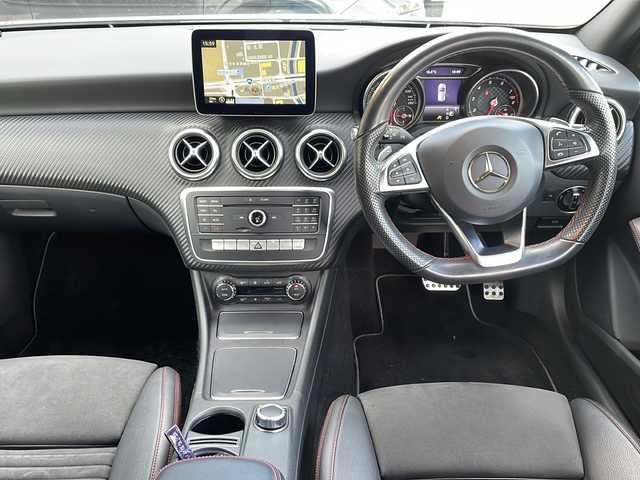 メルセデス・ベンツ Ａ１８０ スポーツ 岡山県 2016(平28)年 3.2万km ポーラホワイト AMGスタイリングパッケージ/・AMGフロントサイドリヤアンダーバンパー/・AMG5ツインスポーク/・本革巻スポーツステアリング/レーダーセーフティパッケージ/・ブラインドスポットアシスト/・ディスタンスパイロットディストロニック/・レーンキーピングアシスト/・PRE‐SAFE/ベーシックパッケージ/・メモリ付きフルオートシート/・ランバーサポート/・クライメートコントロール/・サングラスケース/・後席アームレスト/・アンダーシートボックス/・後席カップホルダー/・シートバックポケット/・トランクスルー機能/・ラゲッジルーム12V電源ソケット/・リバース機能付きドアミラー/MercedesBenzロゴ入りブレーキキャリパー/ダイヤモンドグリル/HDDナビ/フルセグTV　DVD CD SD Bluetooth/バックカメラ/シートヒーター/パークトロニック/パーキングパイロット/アクティブボンネット/クリアランスソナー/スペアキー/LEDパフォーマンスヘッドライト/オートライト/レインセンサー/リヤフォグランプ/ARS/アクティブブレーキホールド/ISOFIX/照明ミラーサンバイザー/新車保証書/取扱説明書