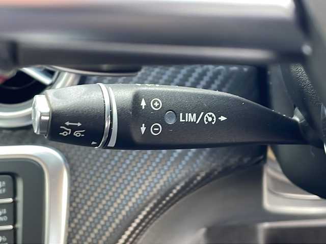 メルセデス・ベンツ Ａ１８０ スポーツ 岡山県 2016(平28)年 3.2万km ポーラホワイト AMGスタイリングパッケージ/・AMGフロントサイドリヤアンダーバンパー/・AMG5ツインスポーク/・本革巻スポーツステアリング/レーダーセーフティパッケージ/・ブラインドスポットアシスト/・ディスタンスパイロットディストロニック/・レーンキーピングアシスト/・PRE‐SAFE/ベーシックパッケージ/・メモリ付きフルオートシート/・ランバーサポート/・クライメートコントロール/・サングラスケース/・後席アームレスト/・アンダーシートボックス/・後席カップホルダー/・シートバックポケット/・トランクスルー機能/・ラゲッジルーム12V電源ソケット/・リバース機能付きドアミラー/MercedesBenzロゴ入りブレーキキャリパー/ダイヤモンドグリル/HDDナビ/フルセグTV　DVD CD SD Bluetooth/バックカメラ/シートヒーター/パークトロニック/パーキングパイロット/アクティブボンネット/クリアランスソナー/スペアキー/LEDパフォーマンスヘッドライト/オートライト/レインセンサー/リヤフォグランプ/ARS/アクティブブレーキホールド/ISOFIX/照明ミラーサンバイザー/新車保証書/取扱説明書