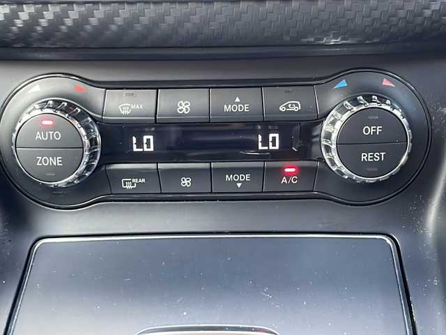 メルセデス・ベンツ Ａ１８０ スポーツ 岡山県 2016(平28)年 3.2万km ポーラホワイト AMGスタイリングパッケージ/・AMGフロントサイドリヤアンダーバンパー/・AMG5ツインスポーク/・本革巻スポーツステアリング/レーダーセーフティパッケージ/・ブラインドスポットアシスト/・ディスタンスパイロットディストロニック/・レーンキーピングアシスト/・PRE‐SAFE/ベーシックパッケージ/・メモリ付きフルオートシート/・ランバーサポート/・クライメートコントロール/・サングラスケース/・後席アームレスト/・アンダーシートボックス/・後席カップホルダー/・シートバックポケット/・トランクスルー機能/・ラゲッジルーム12V電源ソケット/・リバース機能付きドアミラー/MercedesBenzロゴ入りブレーキキャリパー/ダイヤモンドグリル/HDDナビ/フルセグTV　DVD CD SD Bluetooth/バックカメラ/シートヒーター/パークトロニック/パーキングパイロット/アクティブボンネット/クリアランスソナー/スペアキー/LEDパフォーマンスヘッドライト/オートライト/レインセンサー/リヤフォグランプ/ARS/アクティブブレーキホールド/ISOFIX/照明ミラーサンバイザー/新車保証書/取扱説明書