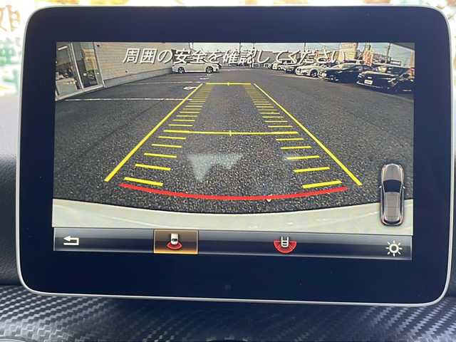 メルセデス・ベンツ Ａ１８０ スポーツ 岡山県 2016(平28)年 3.2万km ポーラホワイト AMGスタイリングパッケージ/・AMGフロントサイドリヤアンダーバンパー/・AMG5ツインスポーク/・本革巻スポーツステアリング/レーダーセーフティパッケージ/・ブラインドスポットアシスト/・ディスタンスパイロットディストロニック/・レーンキーピングアシスト/・PRE‐SAFE/ベーシックパッケージ/・メモリ付きフルオートシート/・ランバーサポート/・クライメートコントロール/・サングラスケース/・後席アームレスト/・アンダーシートボックス/・後席カップホルダー/・シートバックポケット/・トランクスルー機能/・ラゲッジルーム12V電源ソケット/・リバース機能付きドアミラー/MercedesBenzロゴ入りブレーキキャリパー/ダイヤモンドグリル/HDDナビ/フルセグTV　DVD CD SD Bluetooth/バックカメラ/シートヒーター/パークトロニック/パーキングパイロット/アクティブボンネット/クリアランスソナー/スペアキー/LEDパフォーマンスヘッドライト/オートライト/レインセンサー/リヤフォグランプ/ARS/アクティブブレーキホールド/ISOFIX/照明ミラーサンバイザー/新車保証書/取扱説明書