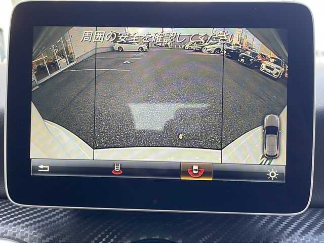 メルセデス・ベンツ Ａ１８０ スポーツ 岡山県 2016(平28)年 3.2万km ポーラホワイト AMGスタイリングパッケージ/・AMGフロントサイドリヤアンダーバンパー/・AMG5ツインスポーク/・本革巻スポーツステアリング/レーダーセーフティパッケージ/・ブラインドスポットアシスト/・ディスタンスパイロットディストロニック/・レーンキーピングアシスト/・PRE‐SAFE/ベーシックパッケージ/・メモリ付きフルオートシート/・ランバーサポート/・クライメートコントロール/・サングラスケース/・後席アームレスト/・アンダーシートボックス/・後席カップホルダー/・シートバックポケット/・トランクスルー機能/・ラゲッジルーム12V電源ソケット/・リバース機能付きドアミラー/MercedesBenzロゴ入りブレーキキャリパー/ダイヤモンドグリル/HDDナビ/フルセグTV　DVD CD SD Bluetooth/バックカメラ/シートヒーター/パークトロニック/パーキングパイロット/アクティブボンネット/クリアランスソナー/スペアキー/LEDパフォーマンスヘッドライト/オートライト/レインセンサー/リヤフォグランプ/ARS/アクティブブレーキホールド/ISOFIX/照明ミラーサンバイザー/新車保証書/取扱説明書