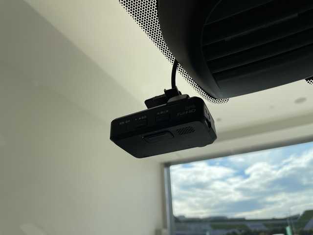 日産 ノート e－パワー X 愛知県 2017(平29)年 4.2万km プレミアムコロナオレンジ 純正ナビ/コーナーセンサー/HIDヘッドライト/オートライト/ドライブレコーダー/ETC/衝突軽減システム/フルセグ/CD DVD/Bluetooth/ステアリングスイッチ/スマートキー/プッシュスタート