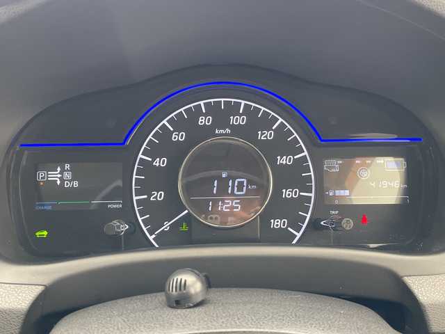 日産 ノート e－パワー X 愛知県 2017(平29)年 4.2万km プレミアムコロナオレンジ 純正ナビ/コーナーセンサー/HIDヘッドライト/オートライト/ドライブレコーダー/ETC/衝突軽減システム/フルセグ/CD DVD/Bluetooth/ステアリングスイッチ/スマートキー/プッシュスタート