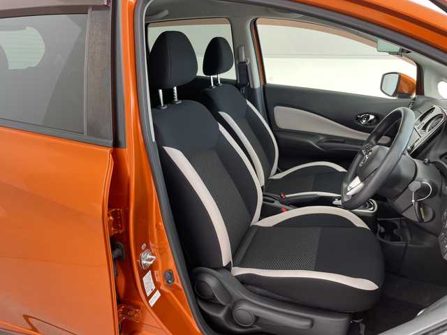 日産 ノート e－パワー X 愛知県 2017(平29)年 4.2万km プレミアムコロナオレンジ 純正ナビ/コーナーセンサー/HIDヘッドライト/オートライト/ドライブレコーダー/ETC/衝突軽減システム/フルセグ/CD DVD/Bluetooth/ステアリングスイッチ/スマートキー/プッシュスタート