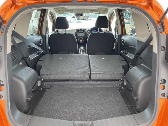 日産 ノート e－パワー X 愛知県 2017(平29)年 4.2万km プレミアムコロナオレンジ 純正ナビ/コーナーセンサー/HIDヘッドライト/オートライト/ドライブレコーダー/ETC/衝突軽減システム/フルセグ/CD DVD/Bluetooth/ステアリングスイッチ/スマートキー/プッシュスタート