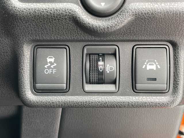 日産 ノート e－パワー X 愛知県 2017(平29)年 4.2万km プレミアムコロナオレンジ 純正ナビ/コーナーセンサー/HIDヘッドライト/オートライト/ドライブレコーダー/ETC/衝突軽減システム/フルセグ/CD DVD/Bluetooth/ステアリングスイッチ/スマートキー/プッシュスタート