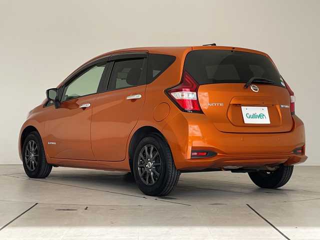 日産 ノート e－パワー X 愛知県 2017(平29)年 4.2万km プレミアムコロナオレンジ 純正ナビ/コーナーセンサー/HIDヘッドライト/オートライト/ドライブレコーダー/ETC/衝突軽減システム/フルセグ/CD DVD/Bluetooth/ステアリングスイッチ/スマートキー/プッシュスタート