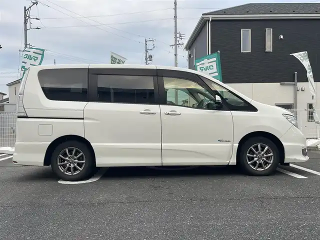 日産 セレナ ハイウェイS S HV Aセーフ 三重県 2014(平26)年 12.1万km ブリリアントホワイトパール 登録時121053Km/ナビ/（AM・FM・CD・DVD・Bluetooth・AUX）/ワンセグTV/スペアキー/両側パワースライドドア　/バッグカメラ　/アラウンドビューモニター　/クルーズコントロール/フリップダウンモニター　/ＬＥＤオートライト　/フォグライト/ステアリングリモコン　/レーンキープアシスト　/横滑り防止装置　/衝突軽減/ビルトインETC/エンジンプッシュ/取説/保証書