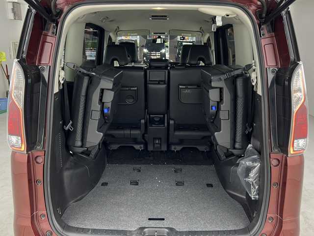 日産 セレナ X V 愛知県 2021(令3)年 2.3万km マルーンレッド 2トーン 純正７インチナビ/・フルセグ/・Bluetooth/・バックカメラ/ドライブレコーダー/ETC/両側パワースライドドア/衝突軽減ブレーキ/スマートキー/プッシュスタート/オプション16インチAW