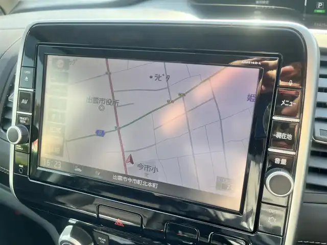 日産 セレナ ハイウェイスター プロパイロットED 島根県 2016(平28)年 5.4万km ダイヤモンドブラック 純正9インチナビ/（Ｂｌｕｅｔｏｏｔｈ/Ｂｌｕ－ｒａｙ/フルセグTV）/ＥＴＣ/バックカメラ/前後ドライブレコーダー/前後コーナーセンサー/アダプティブクルーズコントロール/純正フリップダウンモニター/ハンズフリーパワースライドドア/衝突被害軽減システム/LEDオートライト/横滑り防止装置/純正16インチアルミホイール/純正フロアマット/ドアバイザー/後席USBポート（充電用）