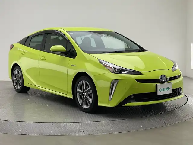 トヨタ プリウス Sツーリングセレクション 兵庫県 2019(平31)年 4.9万km サーモテクトライムグリーン 純正9インチSDナビ/（CD/DVD/MSV/Bluetooth/フルセグTV）/・NSZT-Y68T/バックカメラ/レーダークルーズコントロール/プリクラッシュセーフティー/PKSB/レーンディパーチャーアラート/クリアランスソナー/横滑り防止装置/LKA/カーテンエアバッグ/後方コーナーセンサー/ISOFIX/レザーシート/シートヒーター（D/N席）/ベンチレーション（D/N席）/LEDフォグランプ/LEDヘッドライト/オートライト/オートマチックハイビーム/ビルトインETC/前方ドライブレコーダー/TVキャンセラー/純正17インチアルミホイール/純正フロアマット/ドアバイザー/スマートキー/スペアキー1本/メーカーOPスペアタイヤ