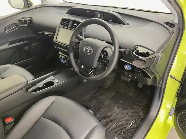 トヨタ プリウス Sツーリングセレクション 兵庫県 2019(平31)年 4.9万km サーモテクトライムグリーン 純正9インチSDナビ/（CD/DVD/MSV/Bluetooth/フルセグTV）/・NSZT-Y68T/バックカメラ/レーダークルーズコントロール/プリクラッシュセーフティー/PKSB/レーンディパーチャーアラート/クリアランスソナー/横滑り防止装置/LKA/カーテンエアバッグ/後方コーナーセンサー/ISOFIX/レザーシート/シートヒーター（D/N席）/ベンチレーション（D/N席）/LEDフォグランプ/LEDヘッドライト/オートライト/オートマチックハイビーム/ビルトインETC/前方ドライブレコーダー/TVキャンセラー/純正17インチアルミホイール/純正フロアマット/ドアバイザー/スマートキー/スペアキー1本/メーカーOPスペアタイヤ